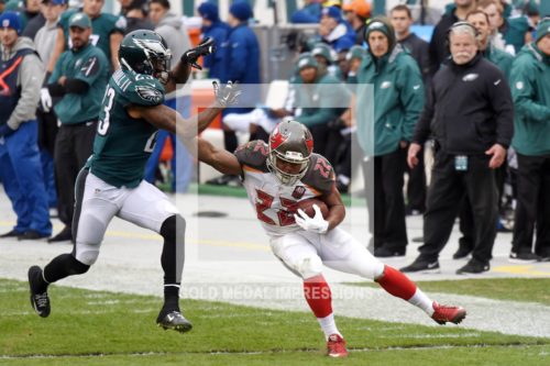 Tampa Bay Buccaneers running back DOUG MARTIN stiff arms Philadelphia Eagles cornerbck NOLAN CARROLL at the end of an 84 yard run in the second quarter at Lincoln Financial Field. MARTIN ran for 235 yards, leading the Buccaneers to a 45-17 victory over the Eagles.