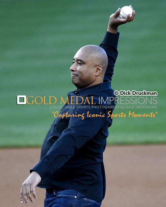 BERNIE WILLIAMS, who caught the final out of the 2000 Subway Series and who this weekend formally retired for the New York Yankees, threw out the ceremonial first pitch. The Yankees went on to win the first game of the Subway Series 6-1.(AP Photo/Dick Druckman)