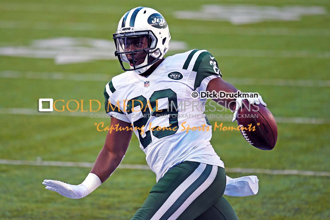 New York Jets running back BILAL POWELL scores on a 25 yard pass from quarterback