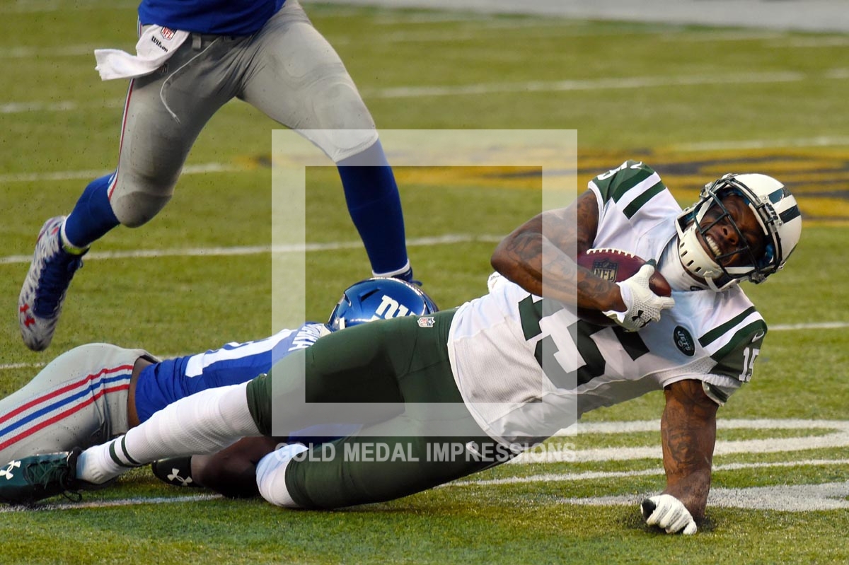 New York Jets wide receiver BRANDON MARSHALL receives a pass from quarterback Ryan Fitzpatrick for a first down in the fourth quarter against the New York Giants. MARSHALL caught 12 passes for 131 yards scoring one touchdown to lead the Jets to a 23-20 victory over the Giants.