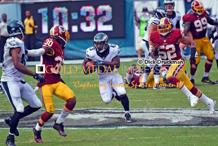Philadelphia Eagles running back Darren Sproles runs for a 22yard first down in the third quarter against the Washington Redskins. The Eagles went on to win 37-34.(AP Photo/Dick Druckman)