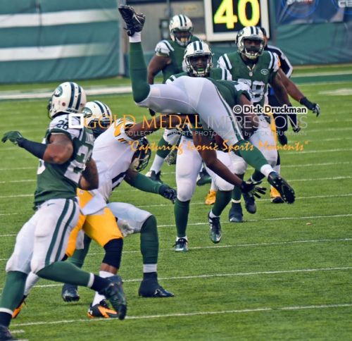 New York Jets backup safety, JAIQUAWN JARRETT, makes his second interception of the game in the third quarter against the Pittsburgh Steelers. JARRETT was the unlikely player of the game with 7 tackles, 2 interceptions, one fumble recovery, 3 assists, and 1 sack, leading the Jets to a 20-13 victory at MetLife Stadium.