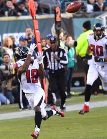 Atlanta Falcons wide receiver, TAYLOR GABRIEL, receives a 76 yard touchdown pass from quarterback Matt Ryan in the foruth quarter giving the Falcons a 15-13 lead. The Eagles rallied and went on to win 24-15.