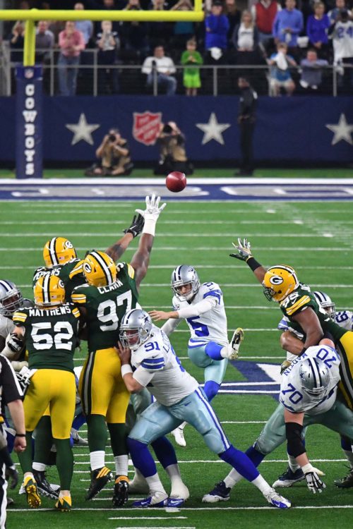Dallas Cowboys kicker DAN BAILEY kicks a 51 yard field goal