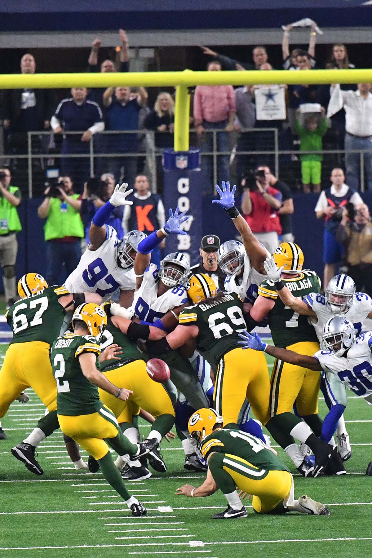 Green Bay Packers kicker MASON CROSBY kicks a 51 yard field goal