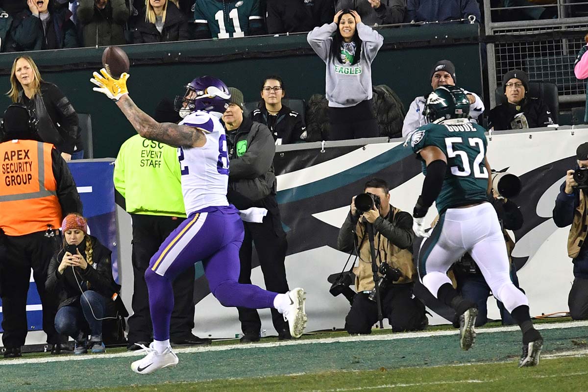 Minnesota Vikings tight end KYLE RUDOLPH receives touchdown pass - Gold  Medal Impressions