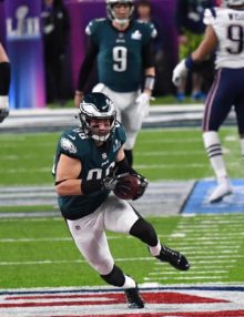 Eagles tight end ZACH ERTZ drives for a first down