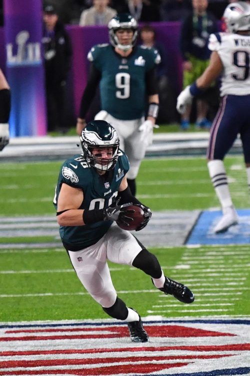 Eagles tight end ZACH ERTZ drives for a first down