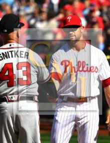 Phillies manager Gabe Kapler shakes hands with Atlanta Braves manager Brian Snitker prior the Phillies home opener